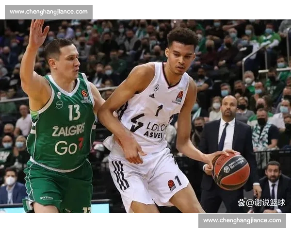 火箭队对决绿凯展开激烈较量 展现顶尖篮球实力与策略博弈